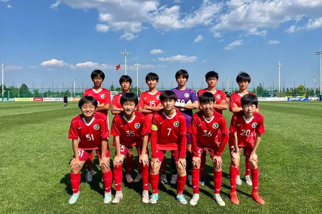 不畏强敌：女足比赛中的奋勇拼搏的简单介绍